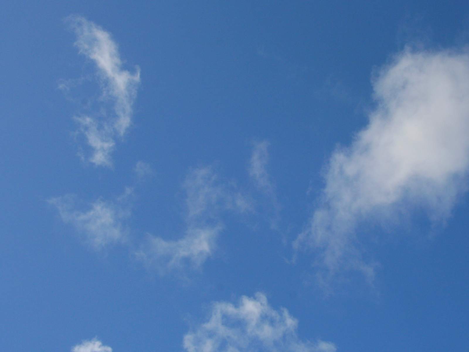 Blue sky, light clouds - clouds for de-stressing and relaxing