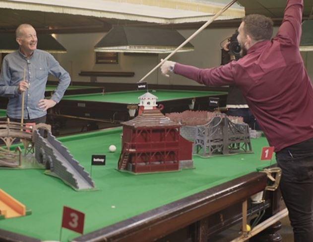 Hole in One?! - West Ham take on Crazy Snooker!